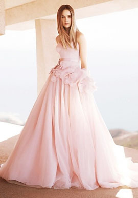 Свадебный тренд – розовое платье
