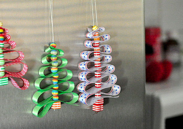 Новогодние игрушки ручной работы - елка из лент